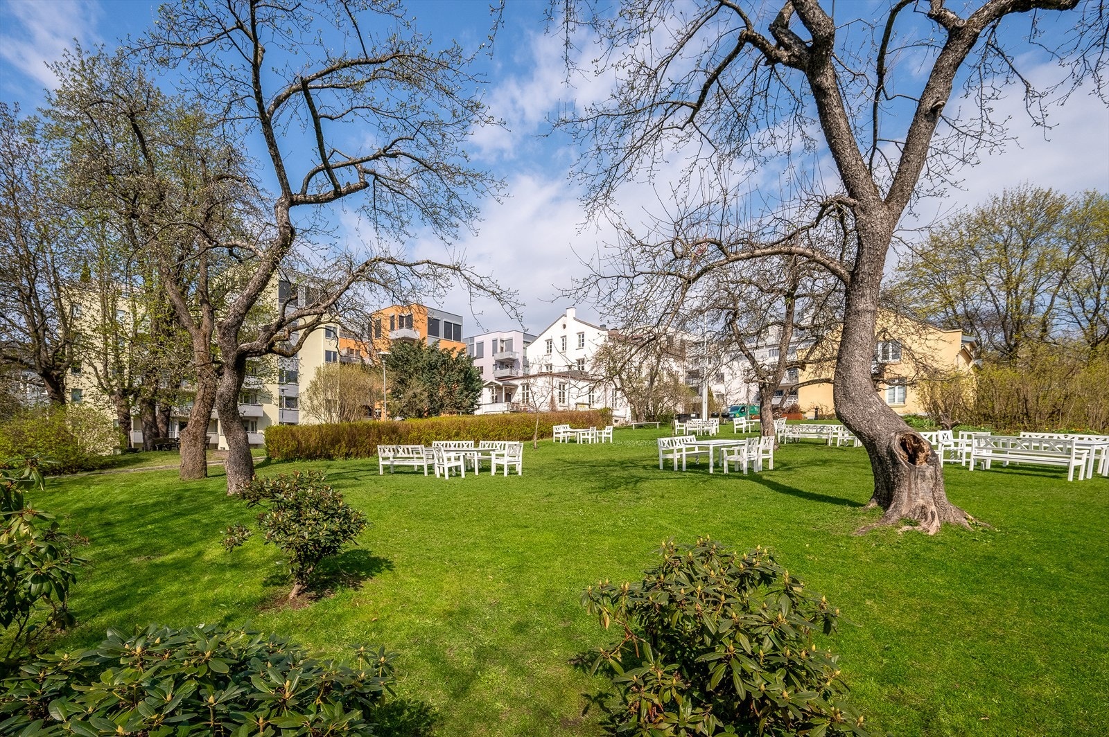 Nabolaget består av et hyggelig og variert naboskap med småbarnsfamilier, eldre og unge vokse på samme sted. Galleribilde