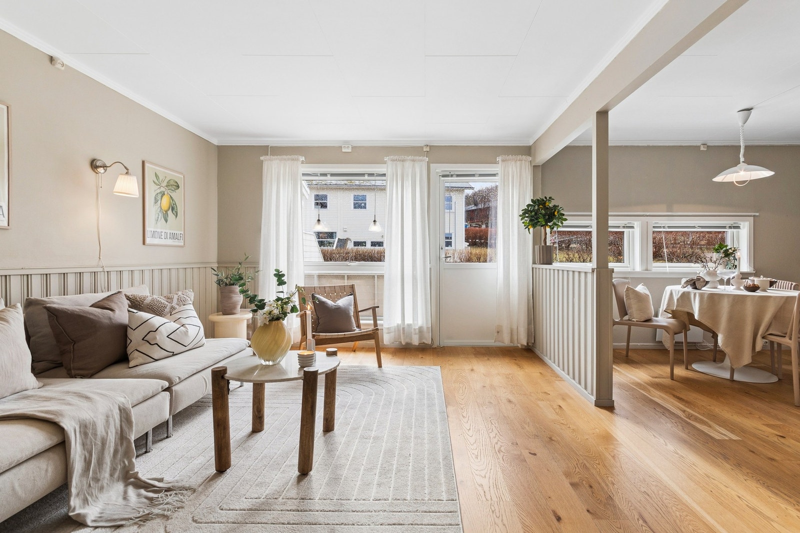 Velkommen til Nonshaugen 69 - en lys og innbydende 2-roms leilighet med attraktiv beliggenhet i Løpsmarka! Foto: EFKT Galleribilde