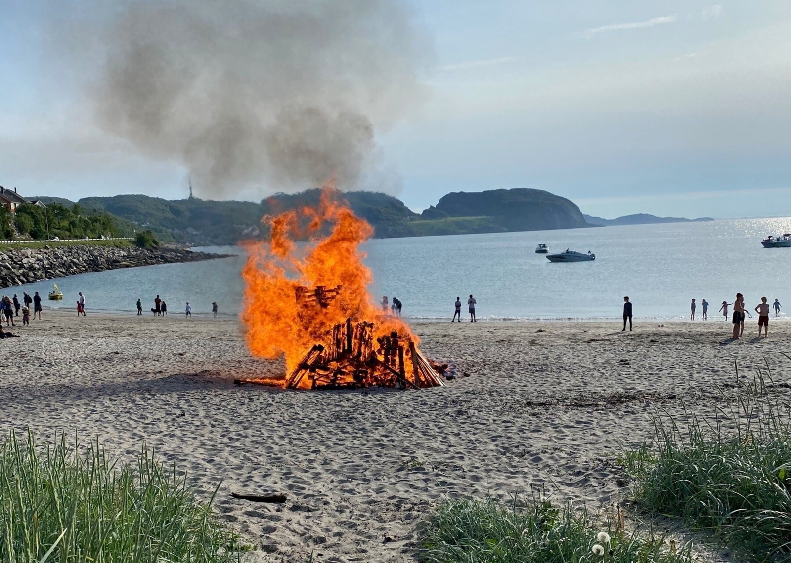 Stranda på Bremnes er et yndet sted - gangavstand fra leiligheten og hit. Galleribilde