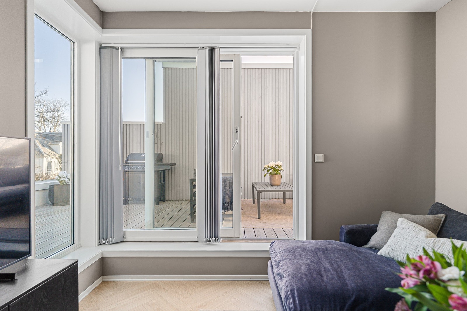 Fra stuen er det direkte utgang til takterrassen. Galleribilde