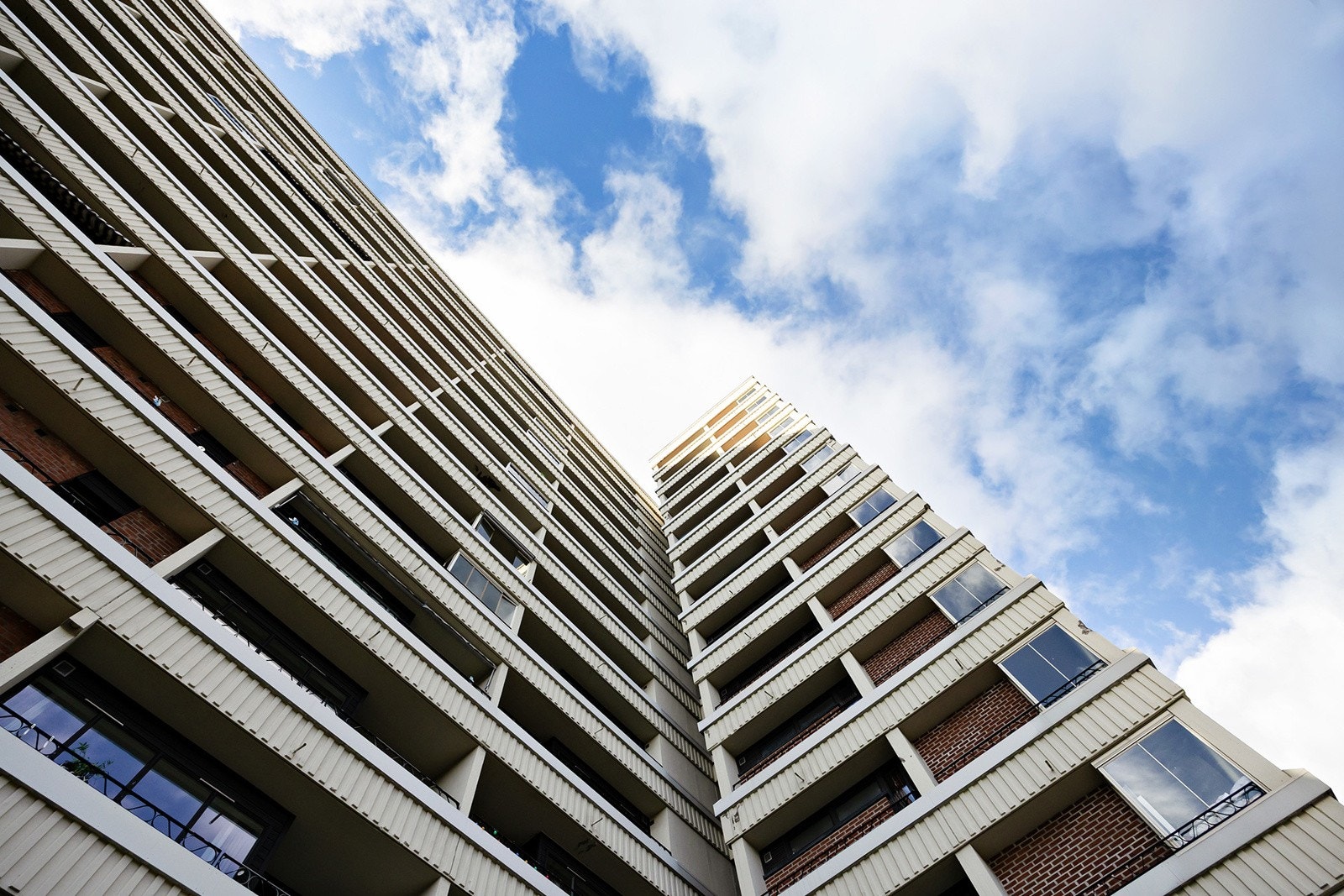 Velkommen til Nåkkves vei 1. Boligen presenteres av OBOS eiendomsmeglere v/ Nils Tore Gjone. Foto: Junaid Hanif. Diakrit Galleribilde