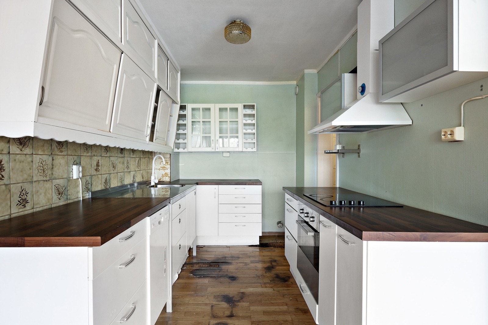 Kjøkken - komfyr, platetopp og oppvaskmaskin medfølger Galleribilde