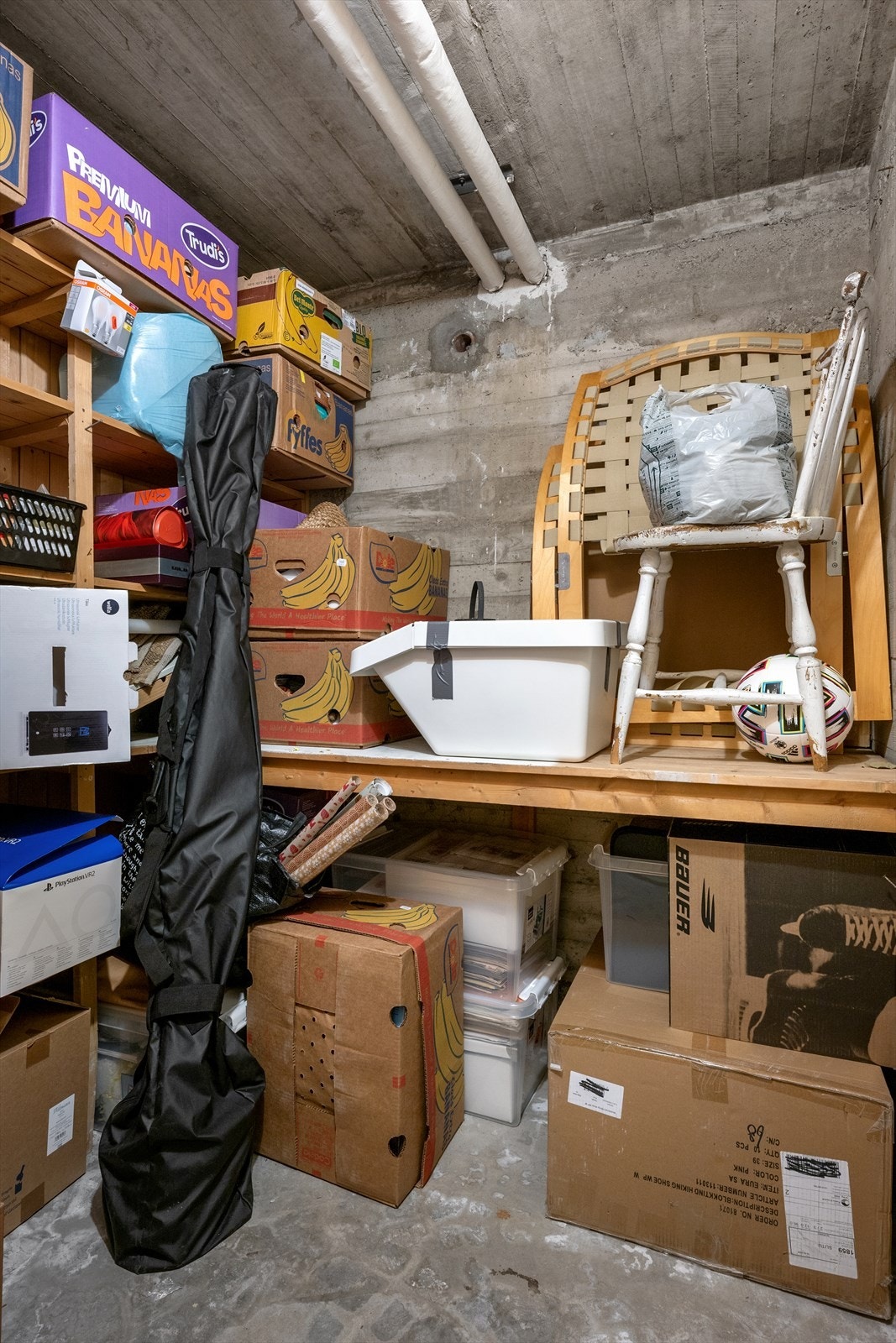 Boder nede. Totalt 4 boder med ca 20kvm lagring. Noe med lav takhøyde slik at det ikke er formelt sett målbart. Galleribilde