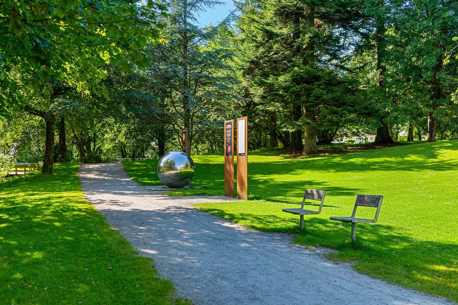 Sandvedparken som nabo gir optimal kombinasjon av byliv, natur, tur og trening. Høy trivsel. Galleribilde