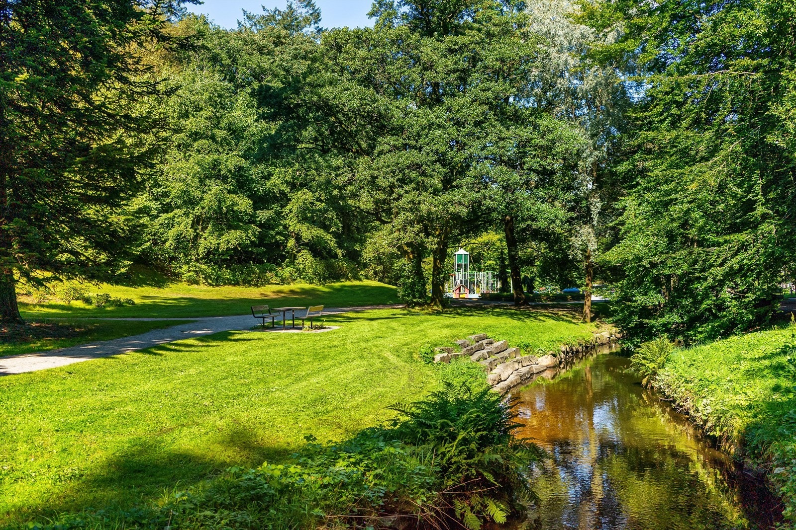 Sandvedparken som nabo gir optimal kombinasjon av byliv, natur, tur og trening. Høy trivsel. Galleribilde