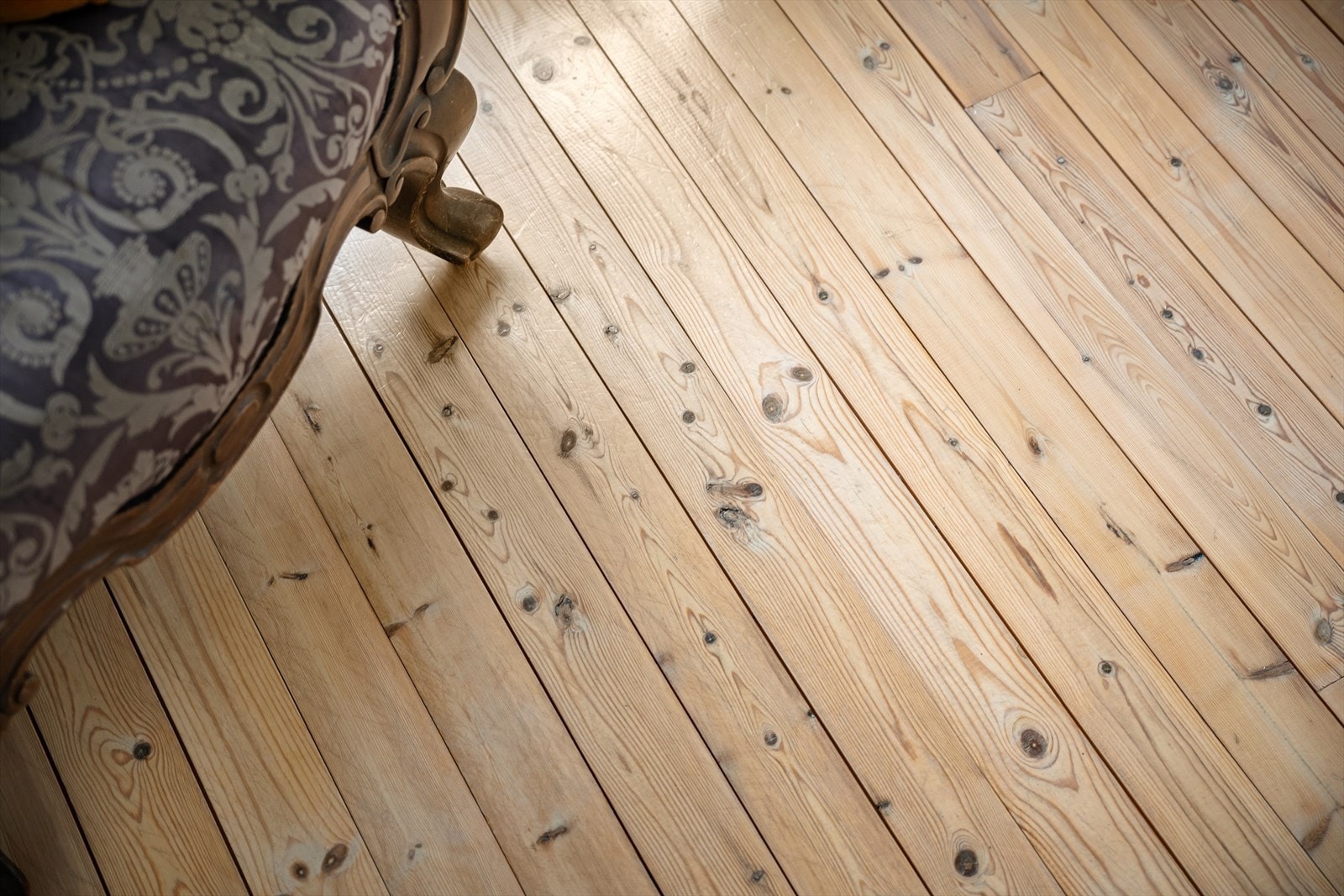 Flotte, heltre, originale gulv er behandlet. Her kan du velge uttrykk selv. Galleribilde