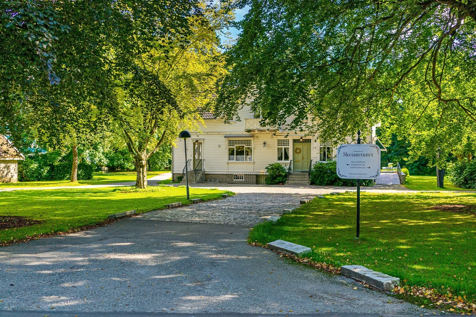 Sandvedparken som nabo gir optimal kombinasjon av byliv, natur, tur og trening. Høy trivsel. Galleribilde