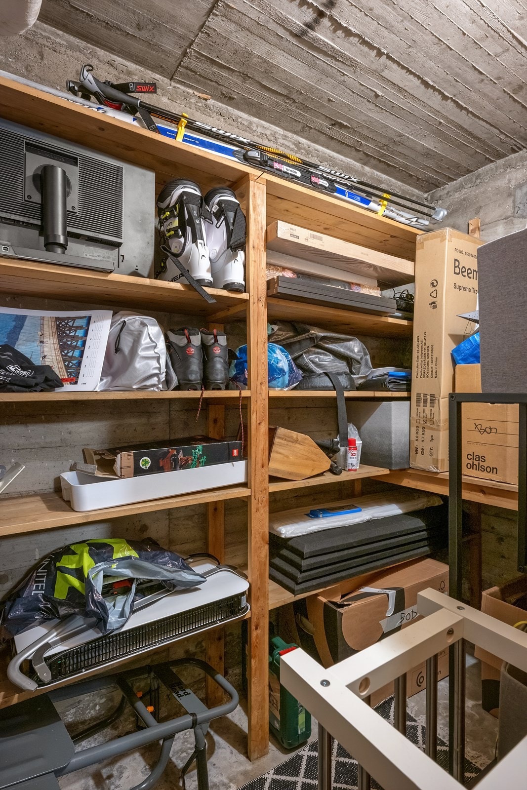 Boder nede. Totalt 4 boder med ca 20kvm lagring. Noe med lav takhøyde slik at det ikke er formelt sett målbart. Galleribilde