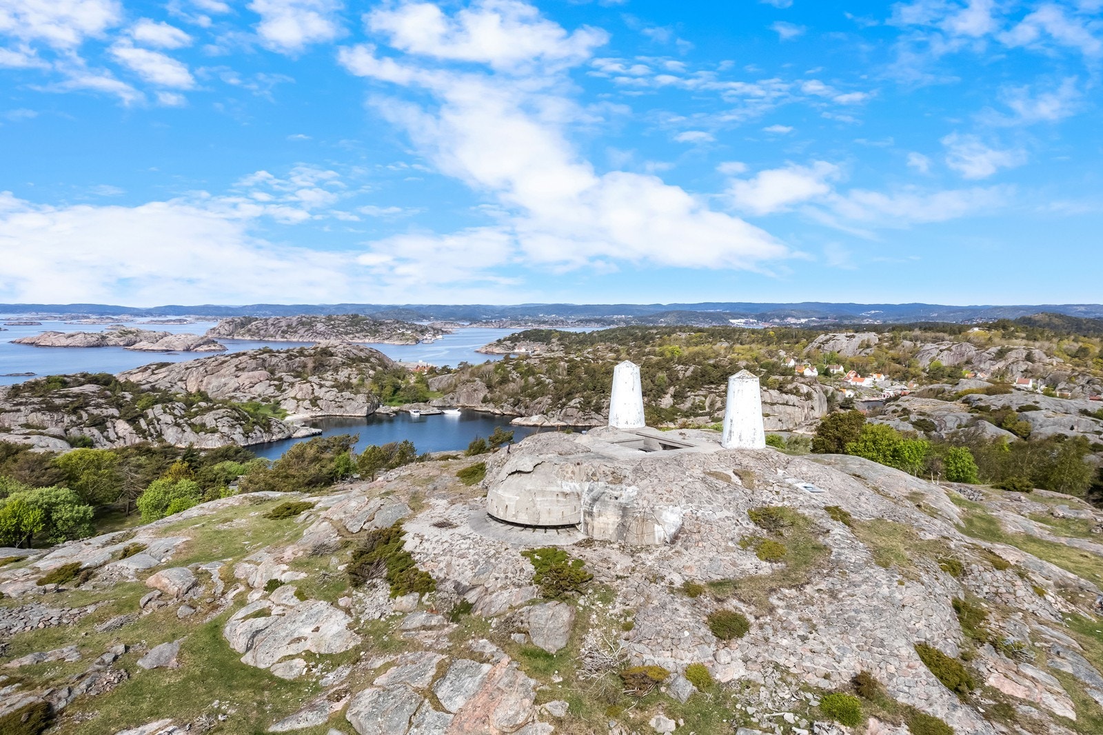 Det finnes kanoner, div type bunkerser på naboøyen. Mye å utforske! Galleribilde