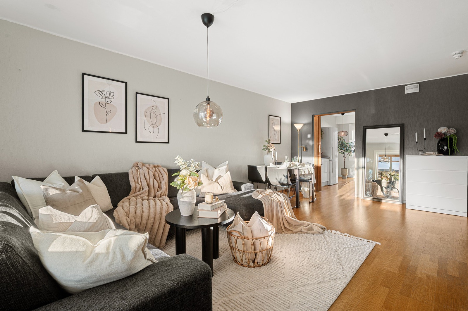 Boligen byr bl.a. på balansert ventilasjon, en god planløsning og en ettertraktet beliggenhet. Galleribilde