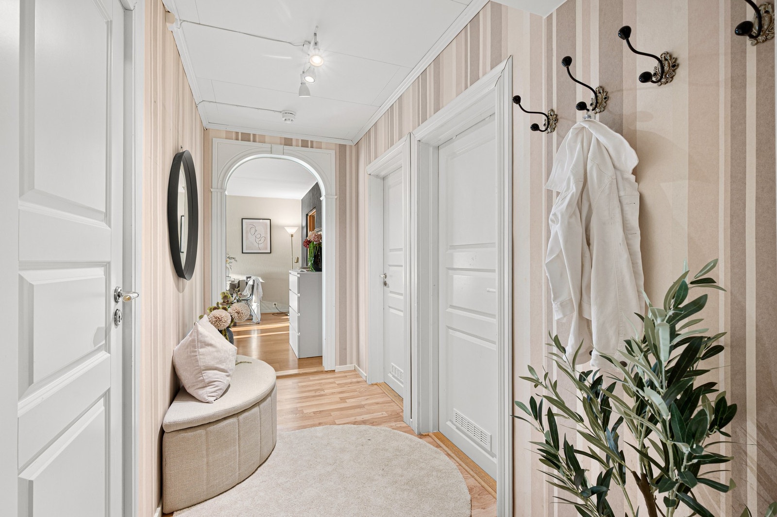 Fra inngangspartiet får man baderommet første dør inn til venstre. Galleribilde