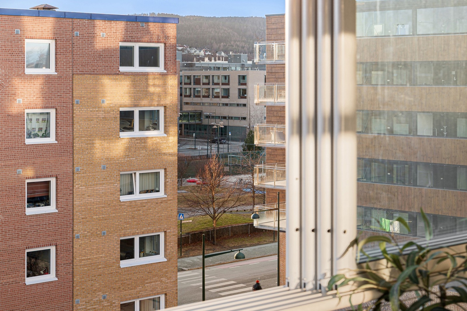 Boligen har en etterspurt beliggenhet, kun en kort spasertur unna St.Olavs hospital og NTNU Gløshaugen. Galleribilde