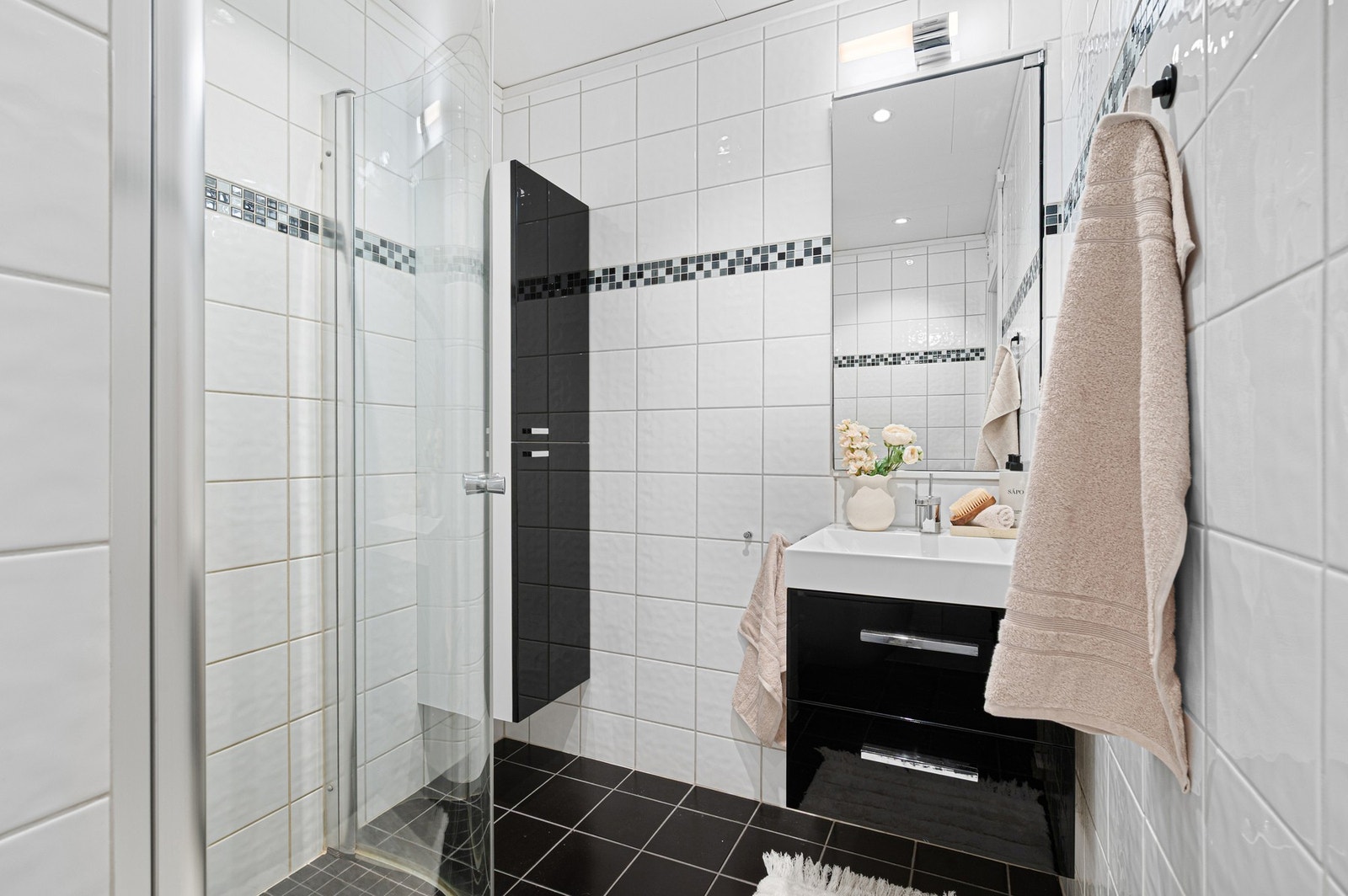 Flislagt bad med behagelig gulvvarme. Galleribilde