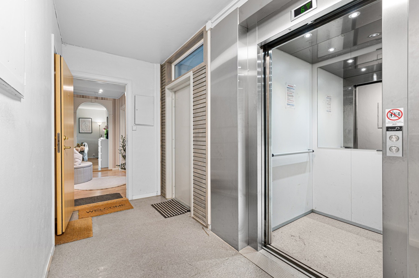 Bygget er utstyrt med porttelefon og heis. Galleribilde