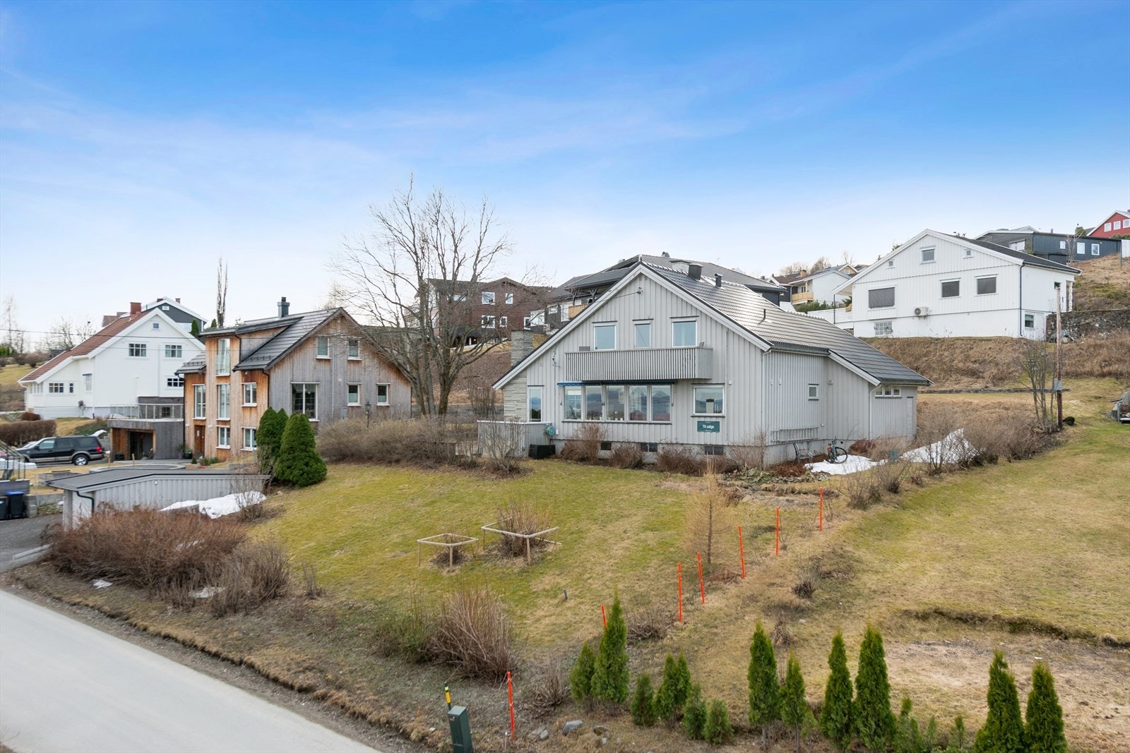 Selger har tegnet dobbeltboligforsikring. Forsikringen gjelder fra budaksept. Forsikringen dekker faktiske ekstra boligkostnader med inntil kr 15 000 per måned i inntil 9 måneder, dersom kjøper ikke får solgt sin gamle bolig før overtakelse av den nye. Galleribilde