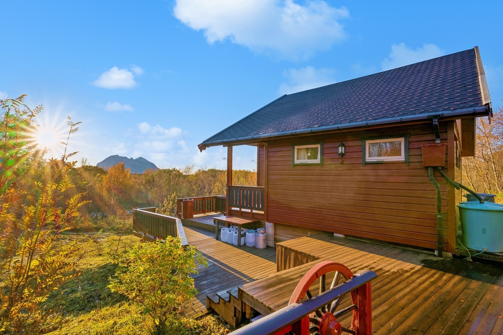 En svært velholdt hytte brukt av voksent par fra 01. mai til 01. oktober hvert år. Galleribilde