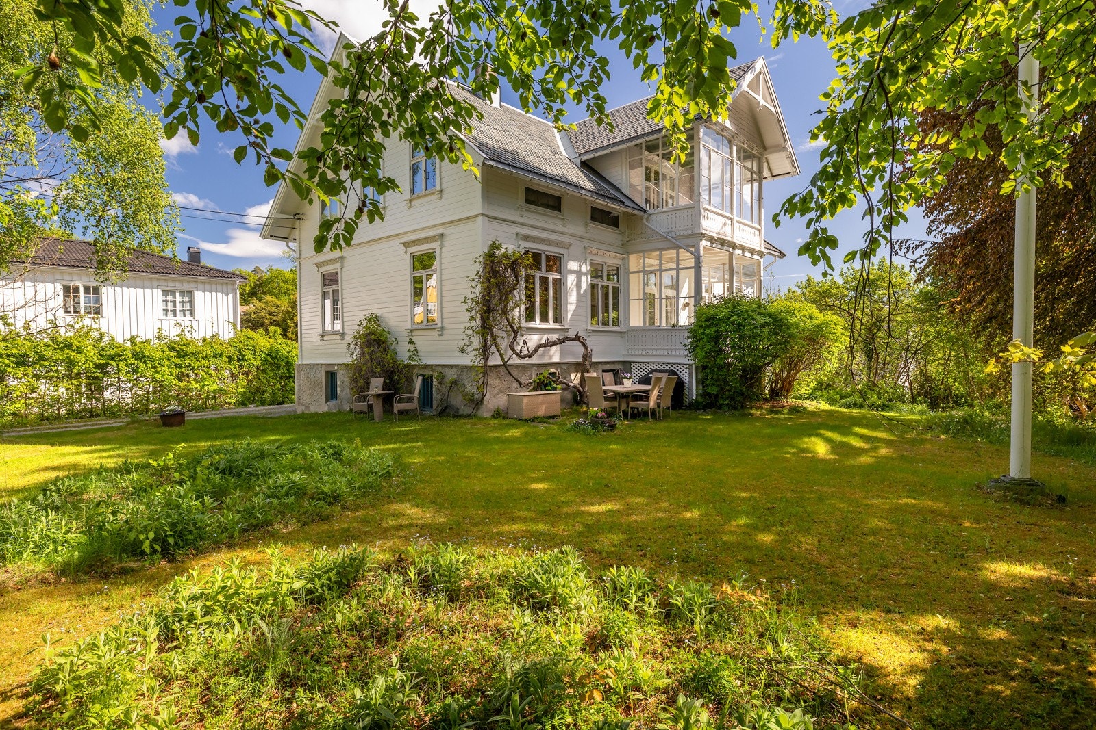 Navnet Lugnet , som eiendommen bærer den dag i dag, var allerede i bruk da familiens oldefar kjøpte eiendommen på auksjon tidlig på 1900-tallet Galleribilde