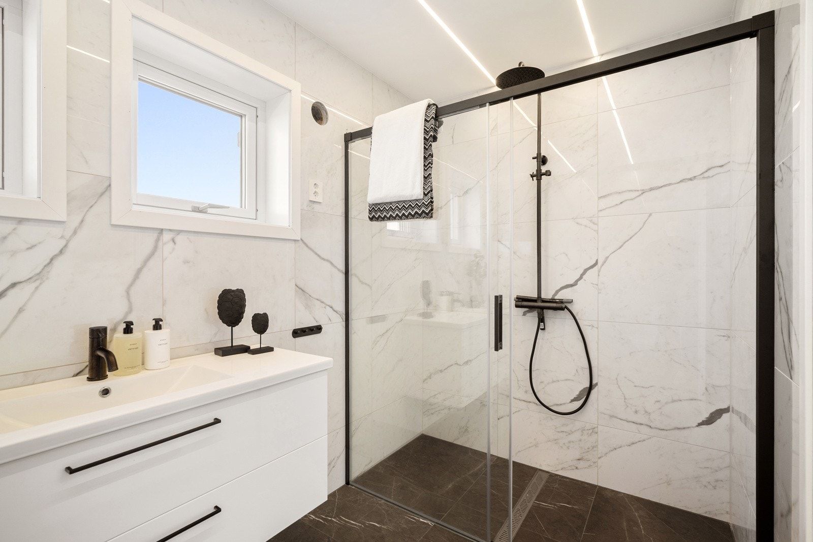 Delikat baderom fra 2024 - Dokumentasjon foreligger. Galleribilde