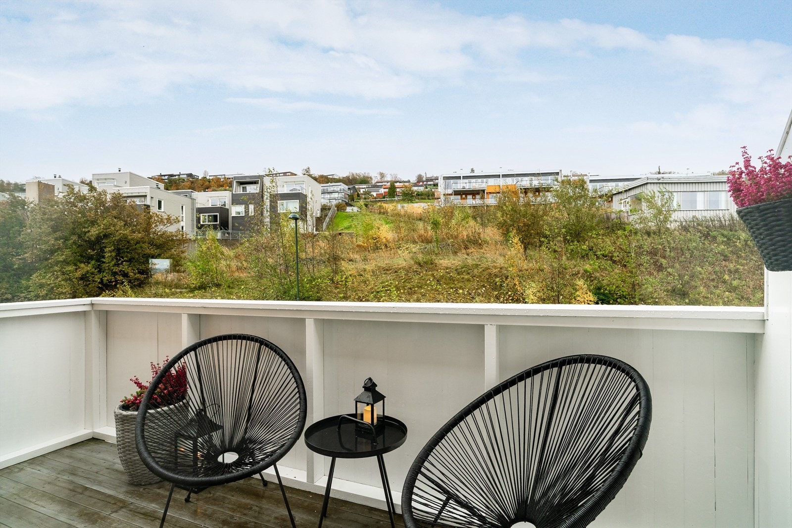 Fra stuen har man utgang til en solrik balkong på ca. 5 m². Galleribilde