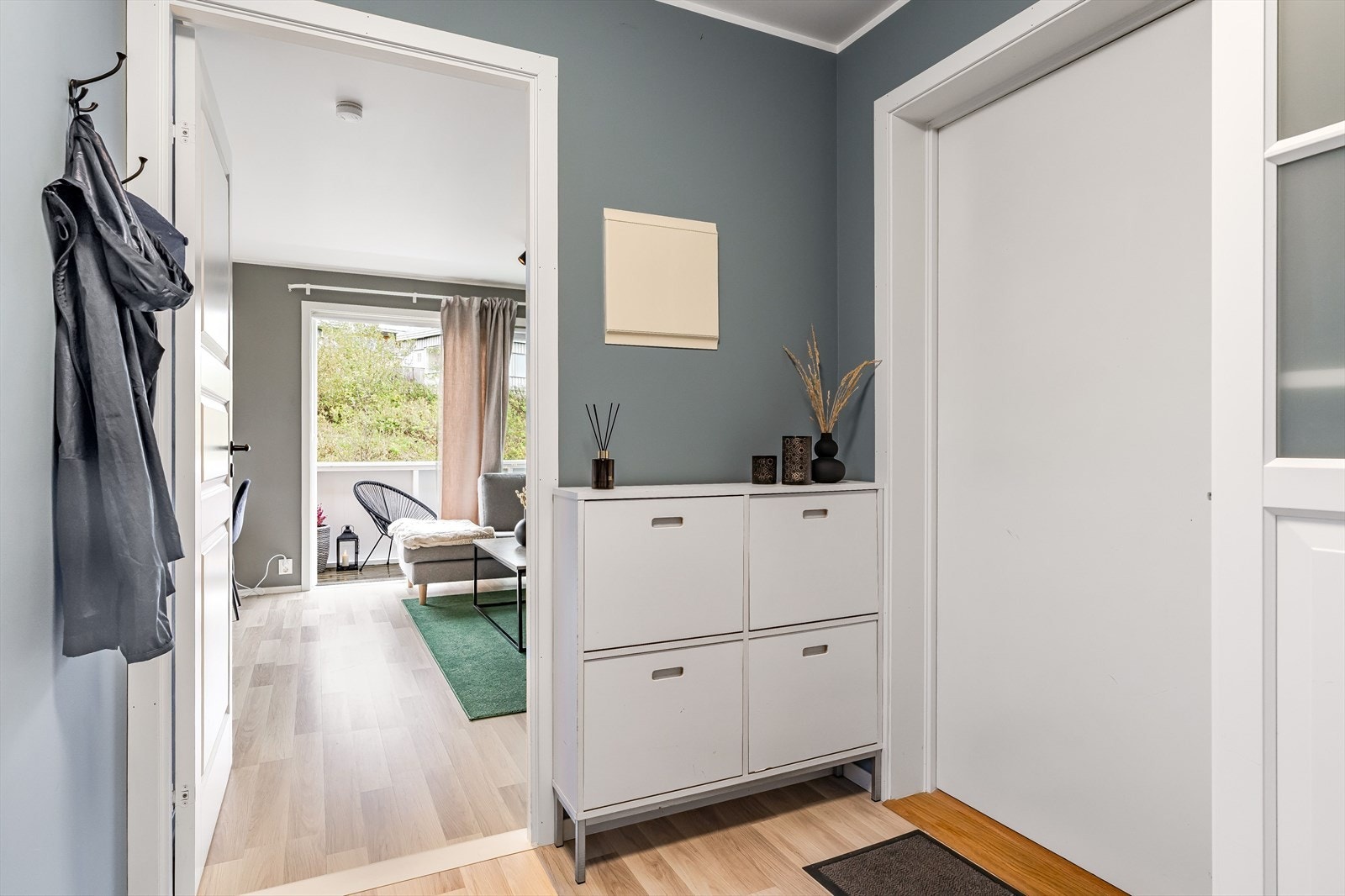 Leiligheten har en arealeffektiv og gjennomgående planløsning. Galleribilde