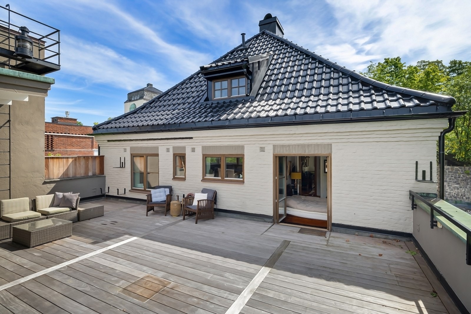 Terrassen legger til rette for flere oppholdssoner Galleribilde