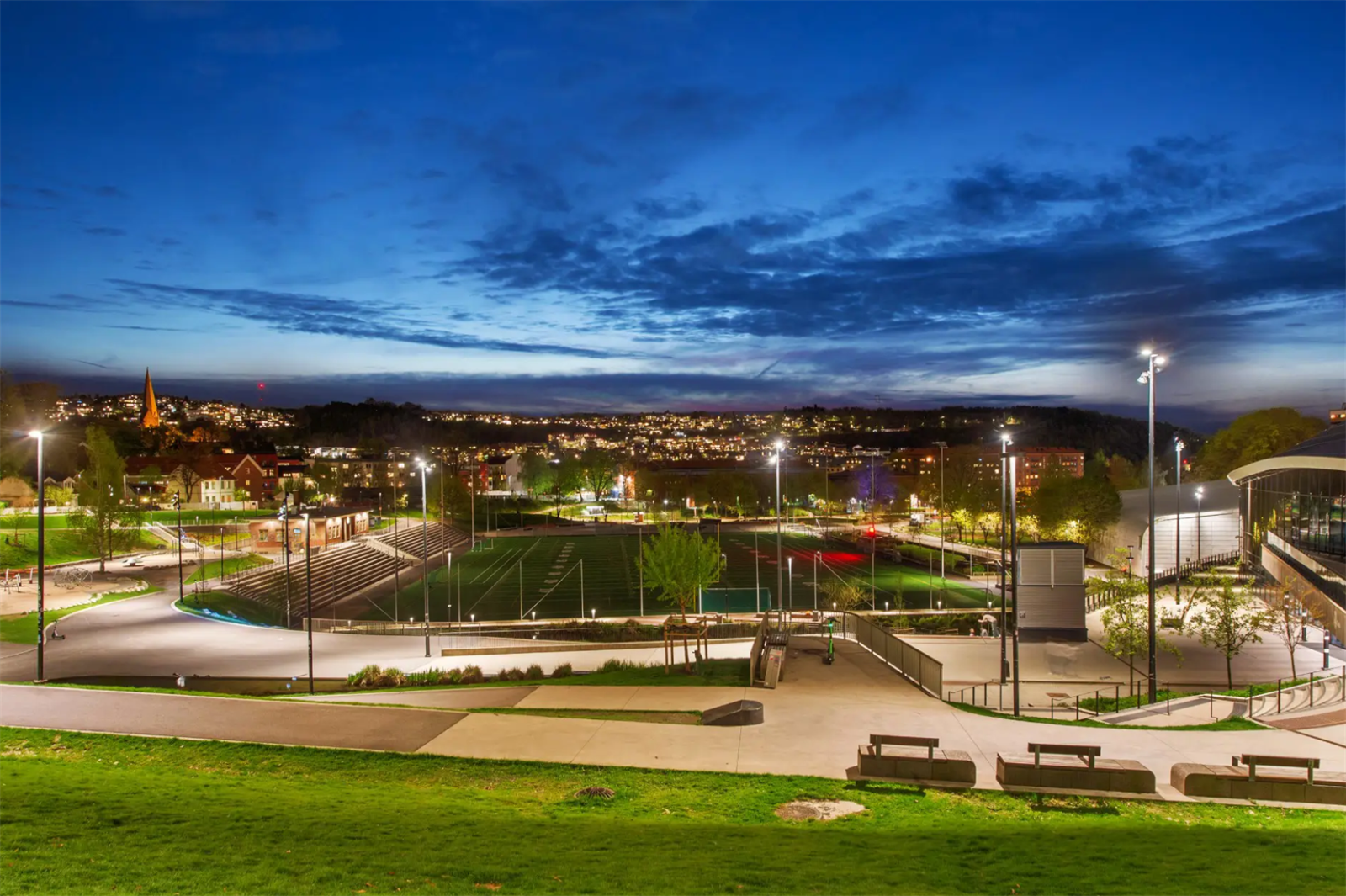 Jordal Amfi ligger et steinkast unna boligen og har flotte idretts- og treningsfasiliteter Galleribilde