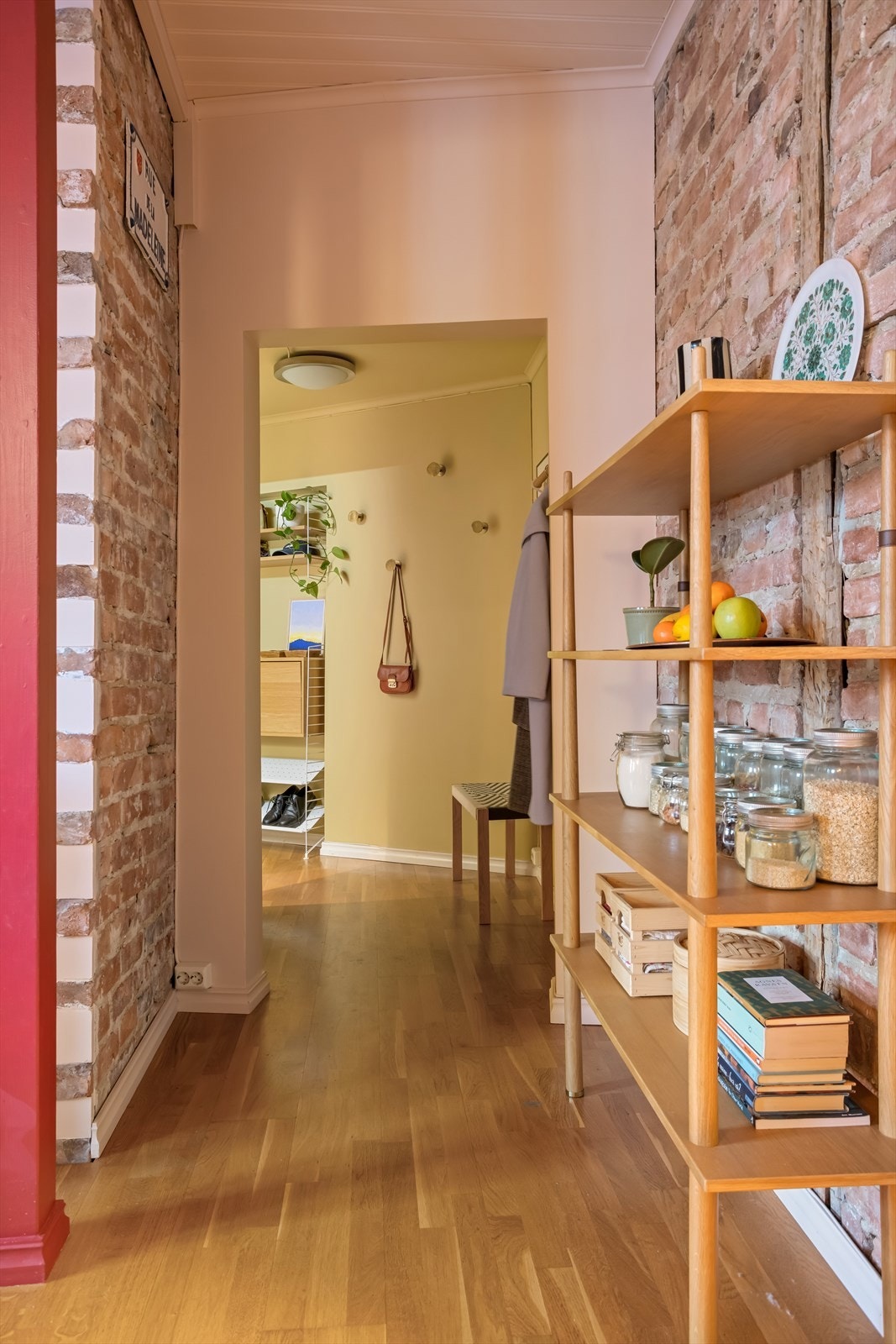 Vi beveger oss videre til entréen. Galleribilde