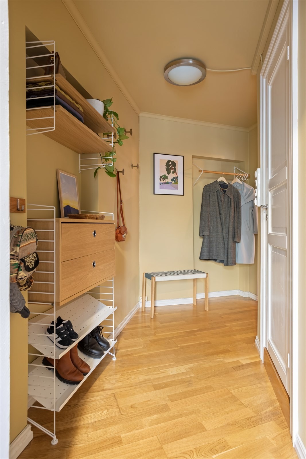 Det er god plass til oppbevaring av skotøy i inngangspartiet. Galleribilde