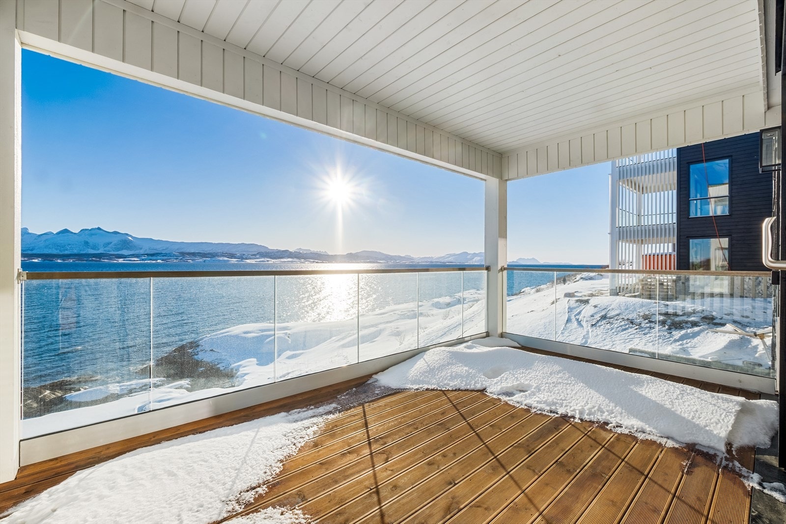 Herfra ser man over Saltfjorden og fjellene langs kysten Galleribilde