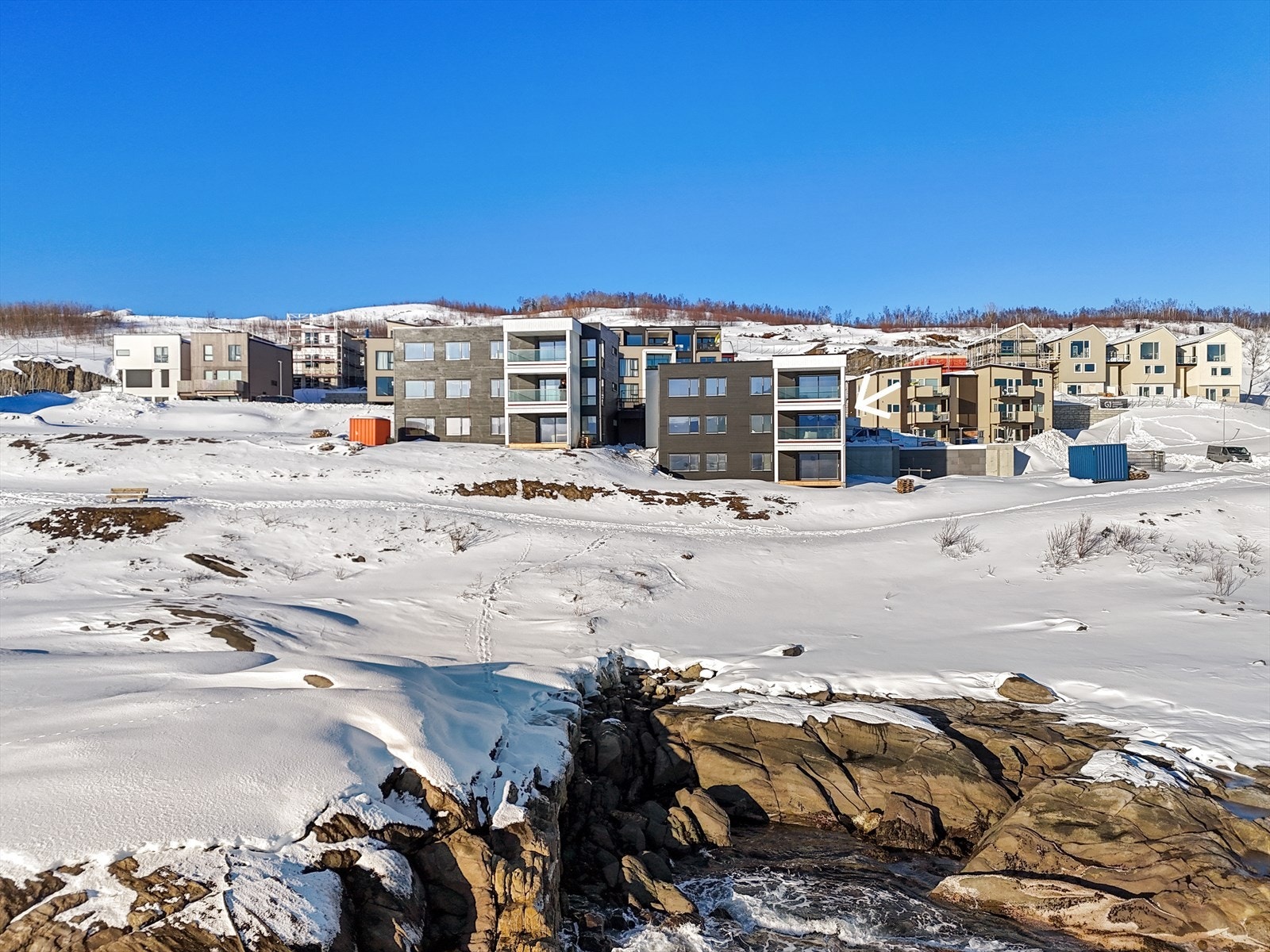 Området er et nyetablert boligfelt som fremstår som svært familievennlig med en fin kombinasjon av eneboliger, rekkehus og leiligheter Galleribilde