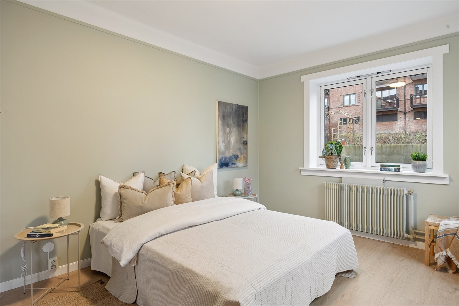 Soverommet er av god størrelse og gir rikelig med plass til både seng og oppbevaringsløsninger. Galleribilde