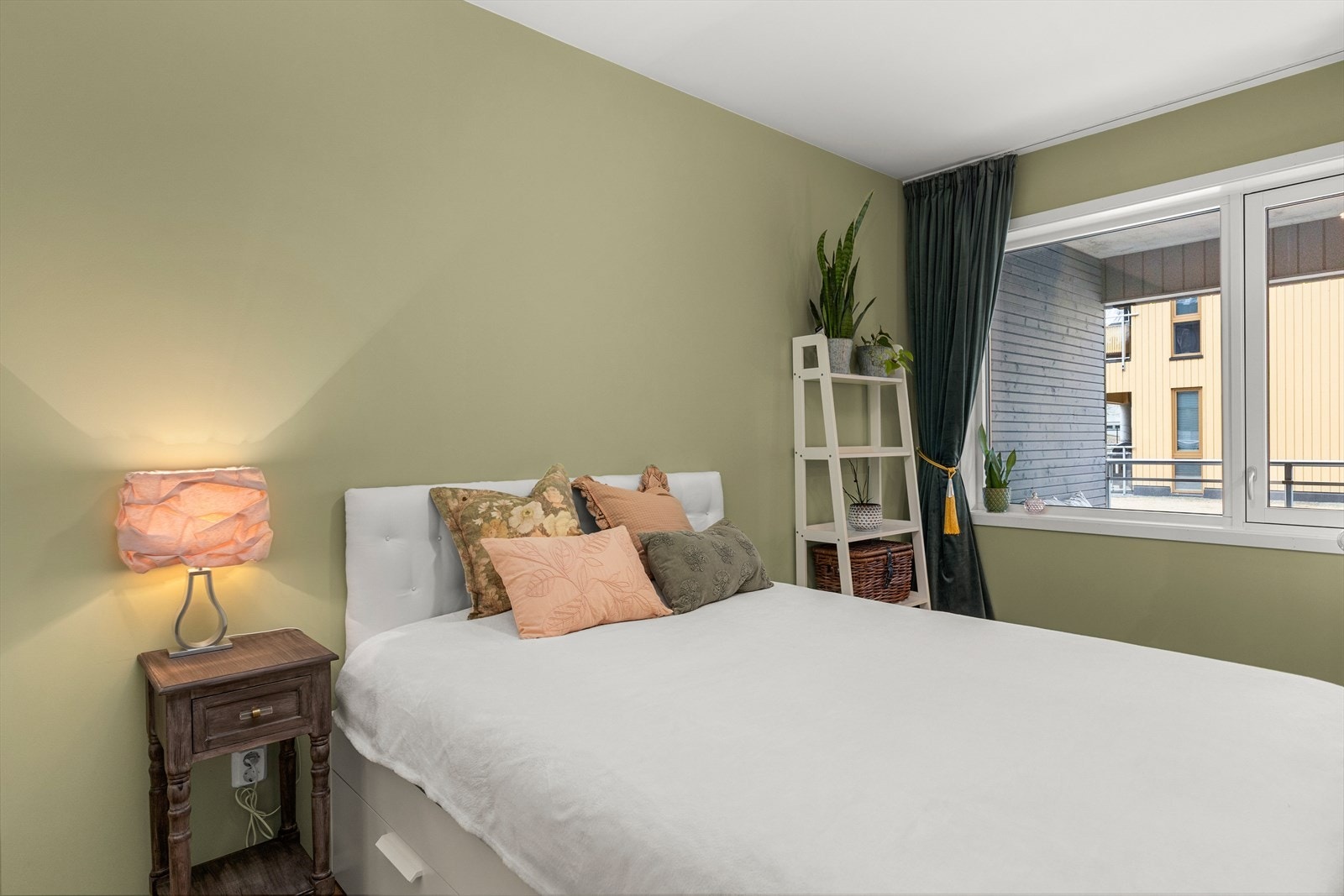 Soverommet er på 10,5m² og gir gode møbleringsmuligheter for både garderobeløsning og tilhørende møblering. Galleribilde