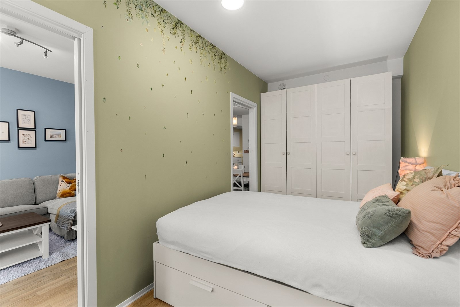 Her får du mye inkludert i felleskostnadene som tv/internett, oppvarming, varmtvann, kommunale kostnader mm. Galleribilde