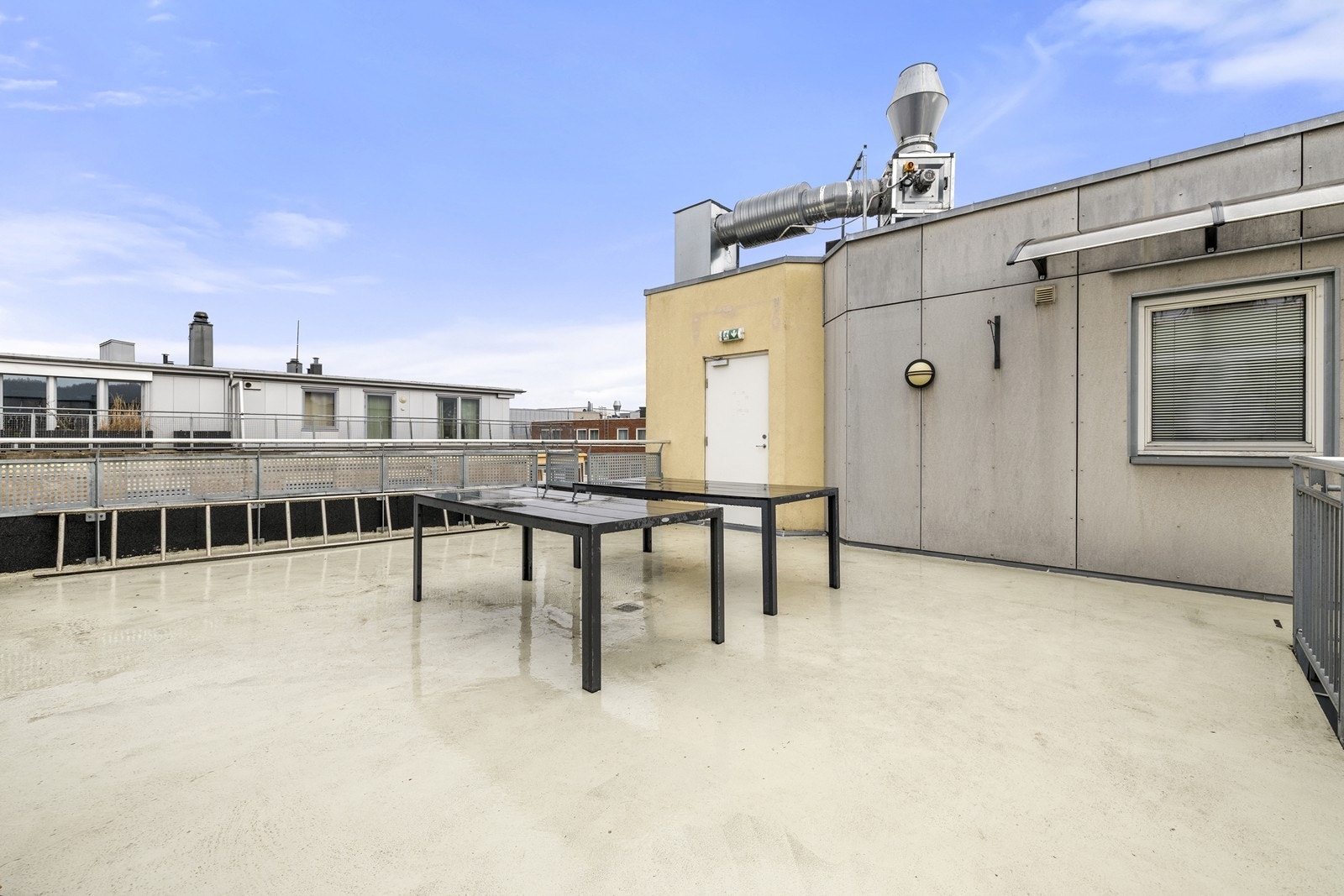 Borettslaget har felles takterrasse som kan benyttes av beboerne. Galleribilde