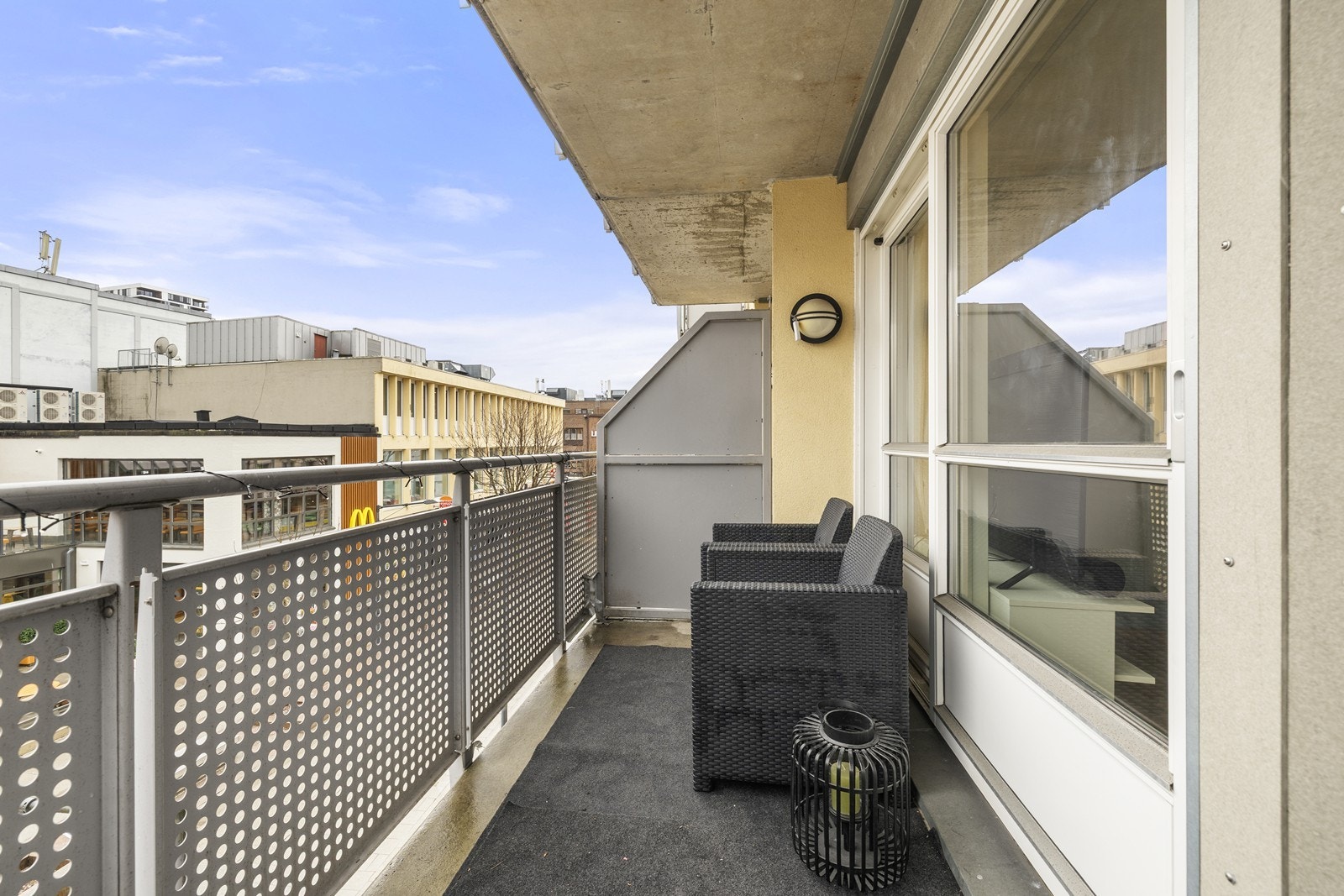 God plass til diverse utemøbler. Galleribilde