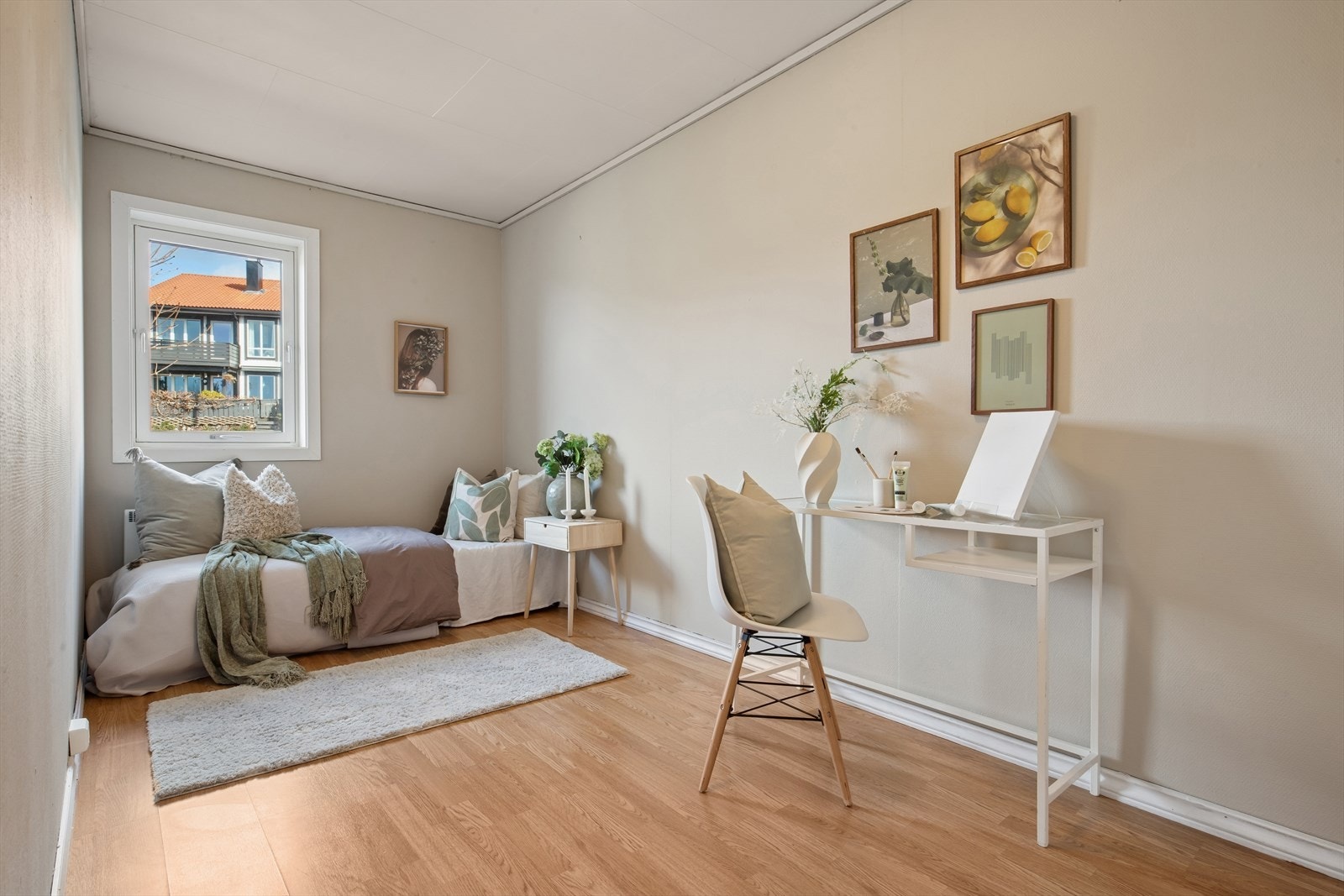 Det andre soverommet er ideelt som barnerom, gjesterom eller hjemmekontor. Galleribilde