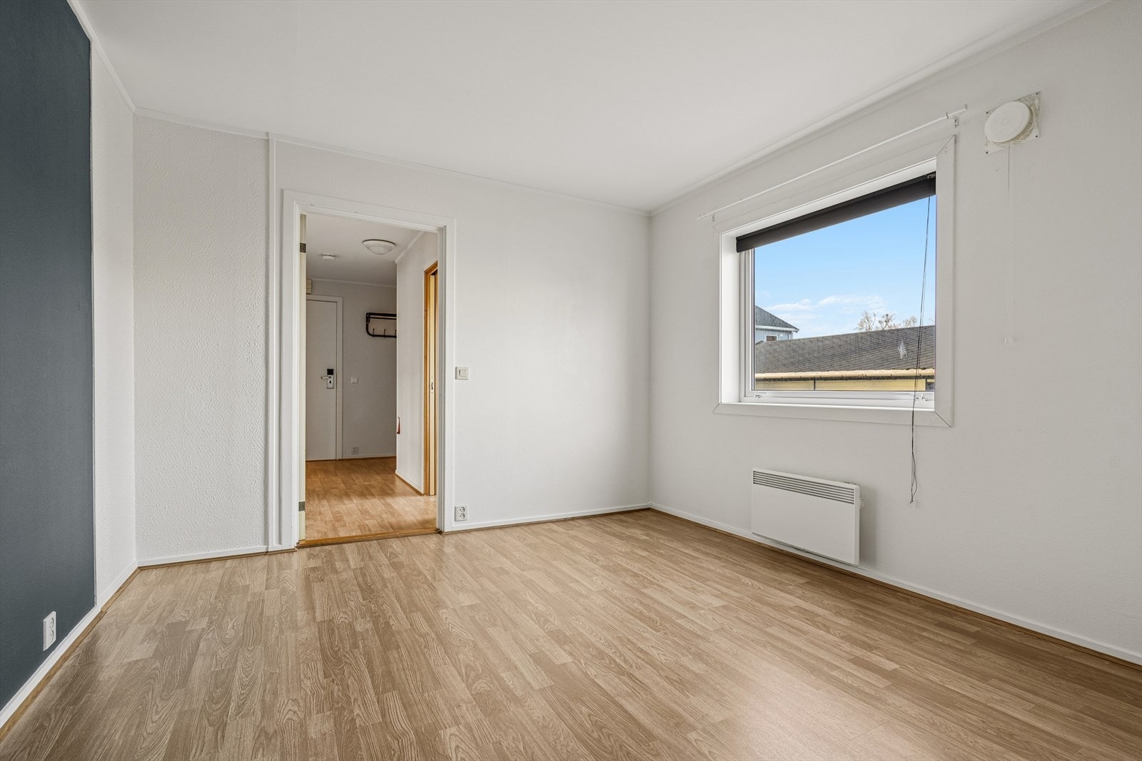 Soverom 3 av god størrelse og nært beliggende bad. Galleribilde