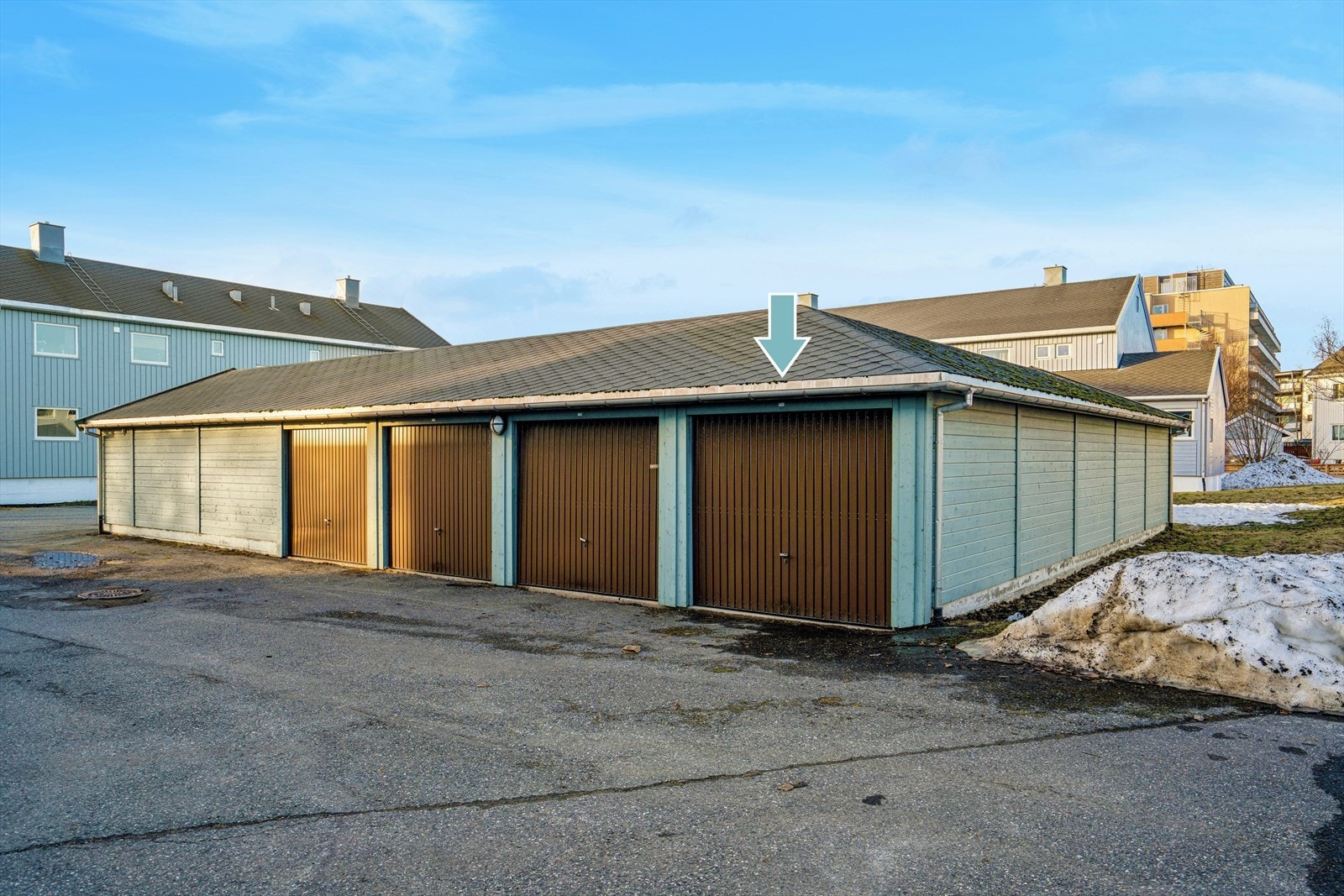 Egen garasje i rekke. Galleribilde