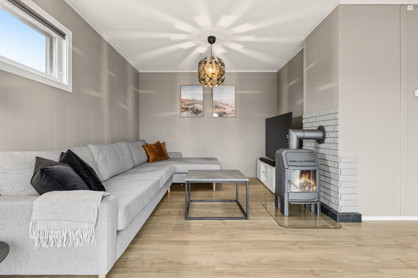 Den åpne løsningen blir et naturlig samlingspunkt for både hverdagsliv og sosiale anledninger. Galleribilde