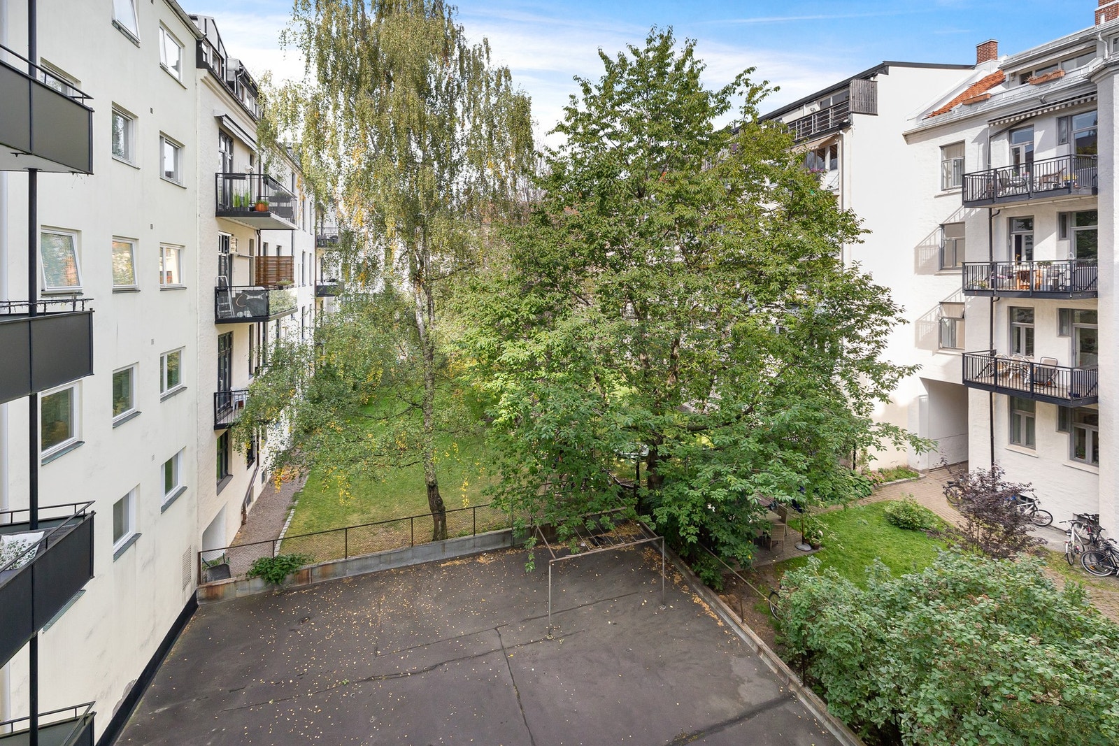 Bakgården Galleribilde