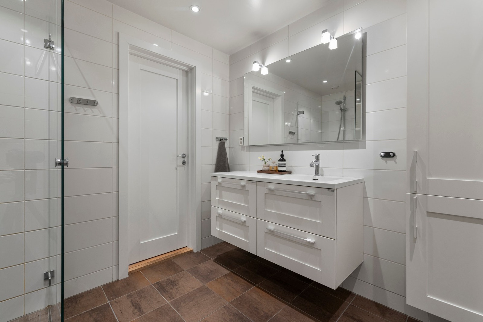 Badet er av meget god størrelse pg det er i tilegg vaskesøyle. Galleribilde