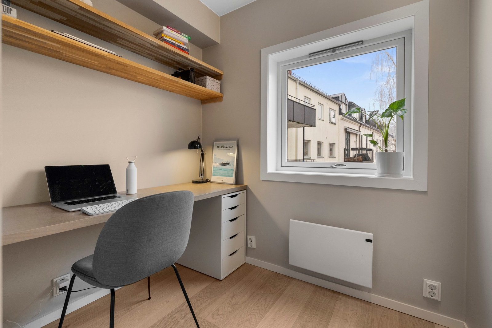 Leiligheten hadde opprinnelig tre soverom, men er bygget om til å være en 3-roms med hendig hjemmekontor. Galleribilde