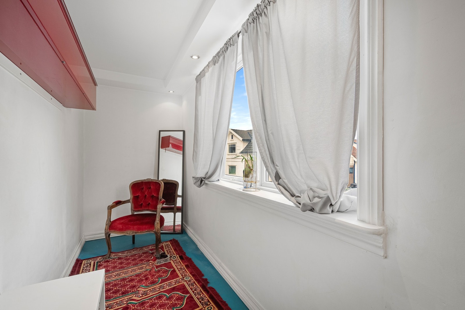 Bod. Har vært en del av stuen, blitt brukt som gjesterom. Galleribilde