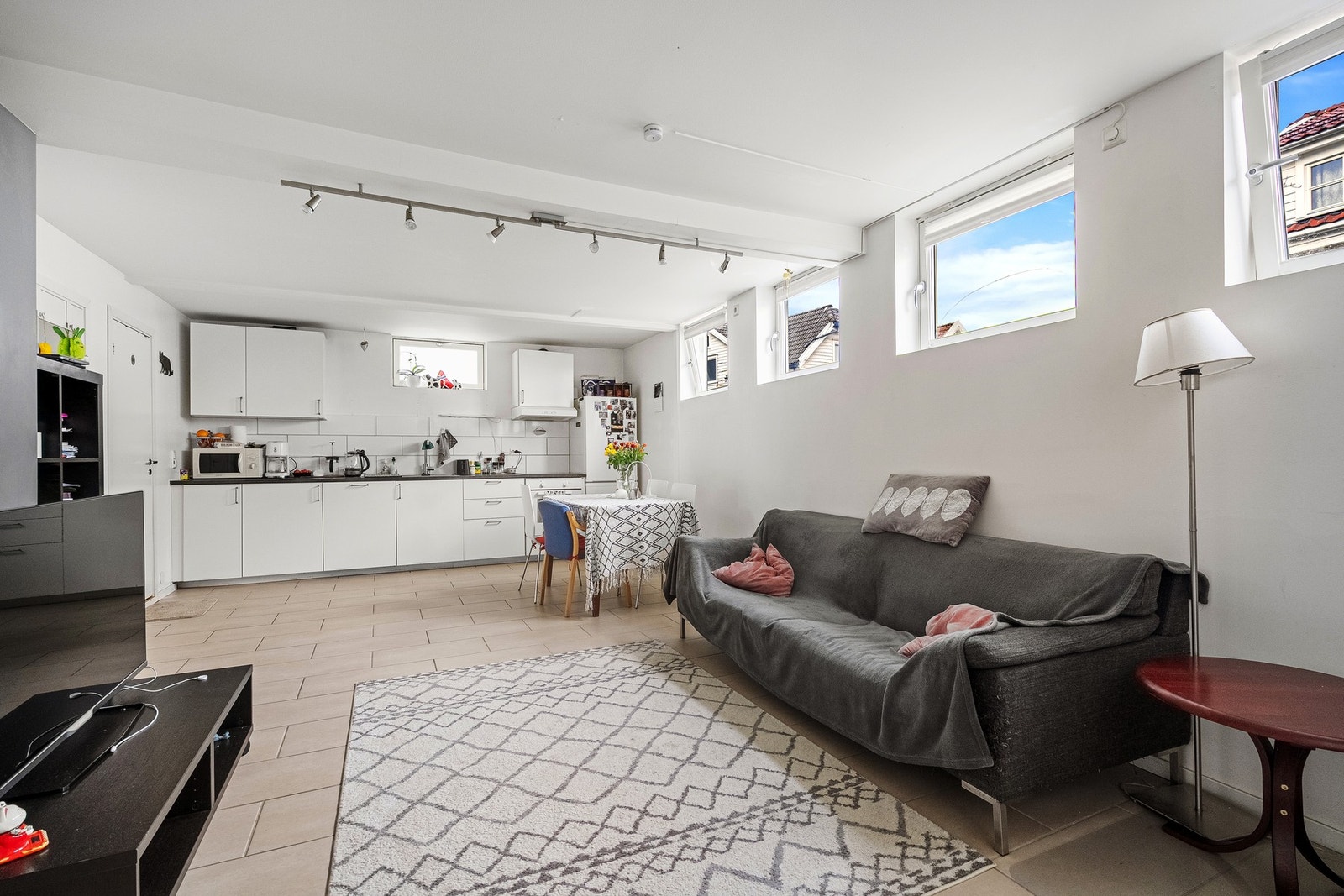 Stue med åpen kjøkkenløsning Galleribilde