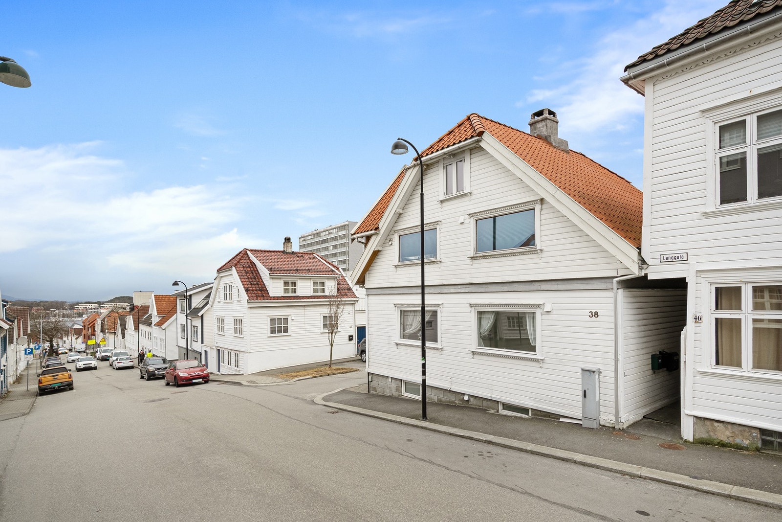 Inger Johanne Mauland Frivold, EIE eiendomsmegling har gleden av å presentere Langgata 38 | Fotograf Arve Gravdal Galleribilde