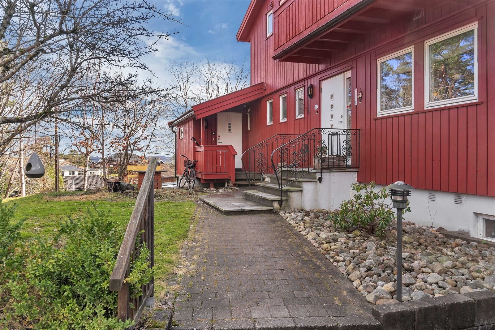 Inngangsparti til hoveddel og utleiedel Galleribilde