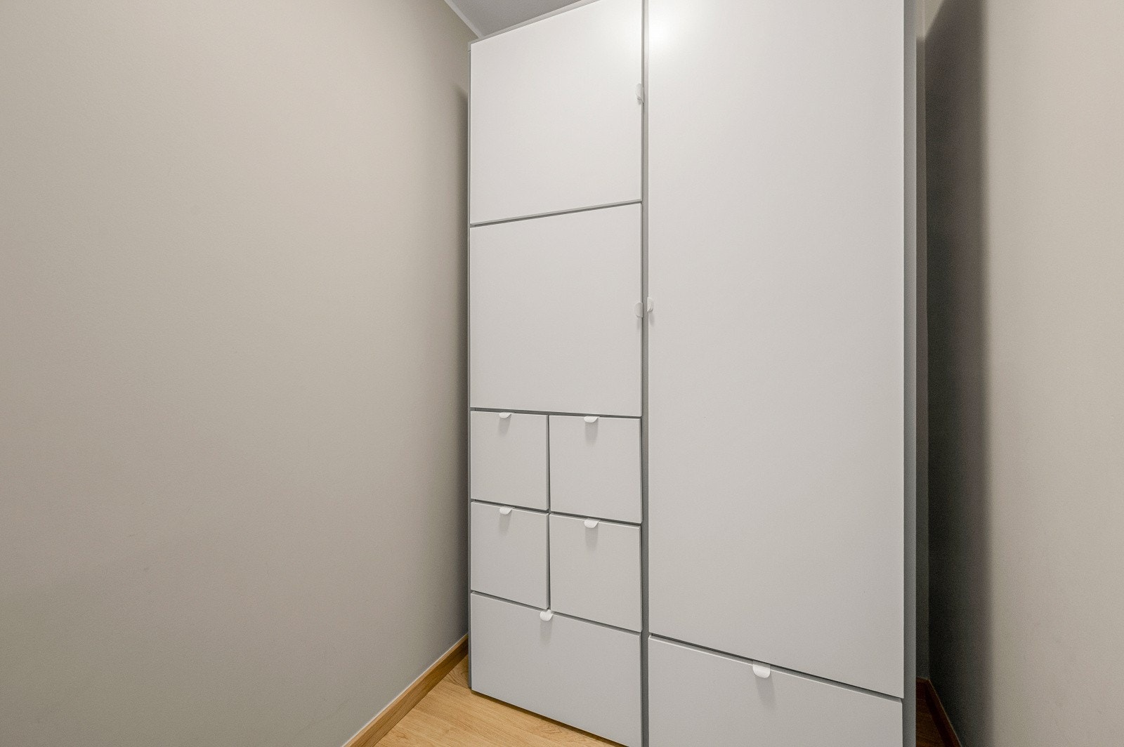 Praktisk innvendig bod/garderoberom.
Rommet er tidligere brukt som kontor. Galleribilde