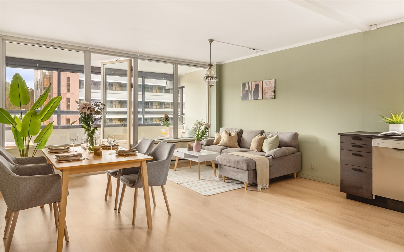 - Leiligheten har et BRA-i på 49m² og inneholder stue/kjøkken, soverom, bad, gang og entré - Galleribilde