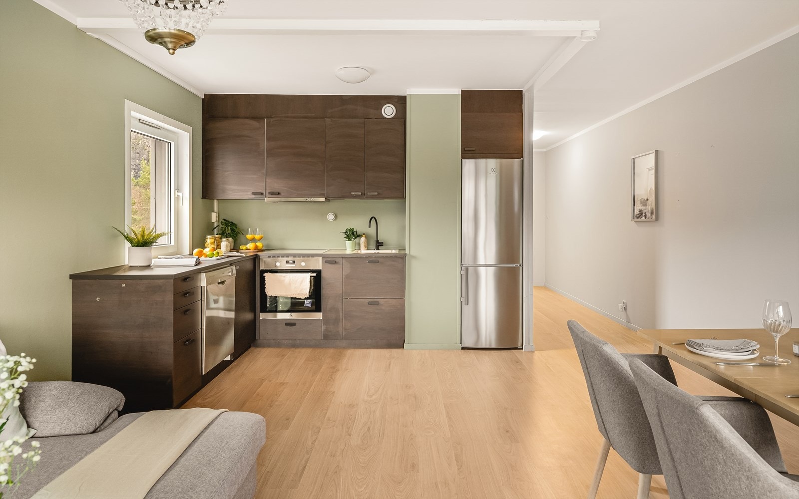 - Mye inkludert i felleskostnadene, bla. varmtvann, sentralvarme og tv/internett - Galleribilde