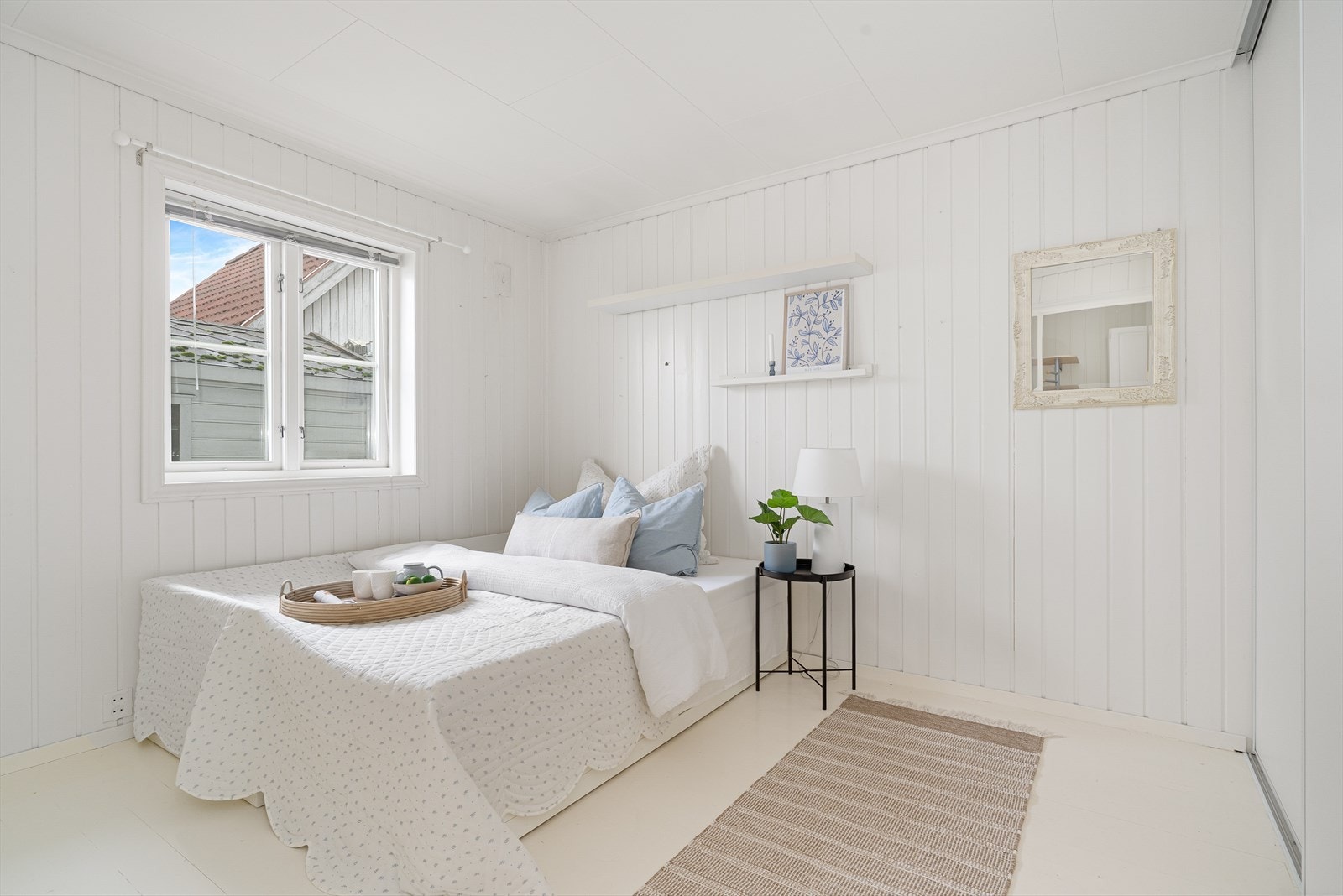 Boligen har tilsammen fire soverom, med to i hver etasje. Galleribilde